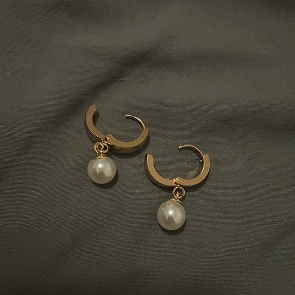 Gold pearl Huggies loops - Picture 7 of 8